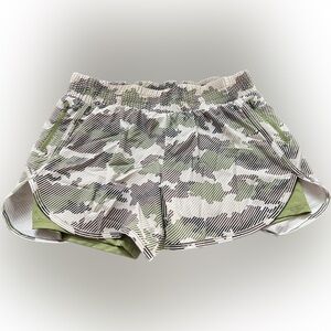 Avia Women's Shorts Green Camo Size Medium  8/10  Athletic Liner Short Running